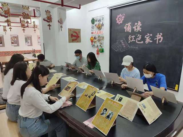 黨建引領(lǐng)法治實(shí)踐 政法學(xué)院學(xué)生黨員赴東風(fēng)路街道黨建壹號工廠開展主題黨日活動